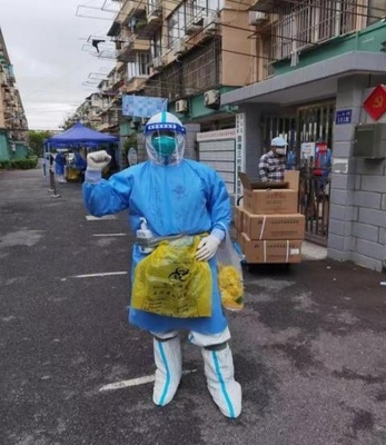 以愛為名，風雨兼程——外賣“志愿者”守護“穩穩的幸?！? class=